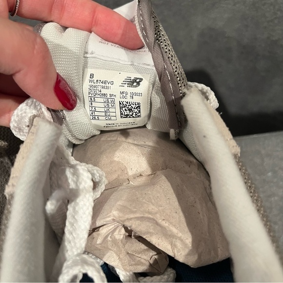 New Balance 574 Women’s Sneakers Grey White Size 9.5 US WOMEN - Picture 11 of 13